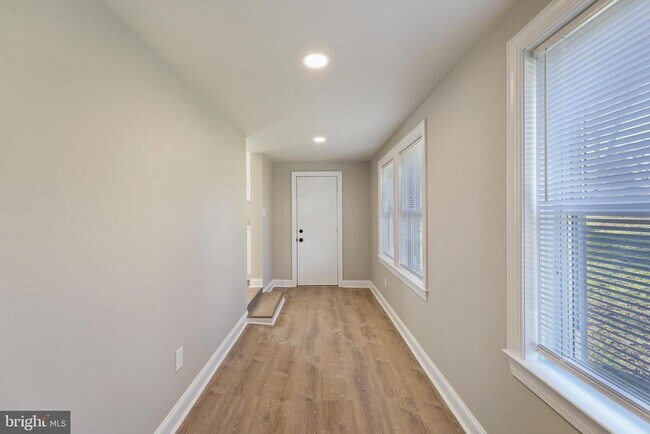 Building Photo - 4411 Fairview Ave
