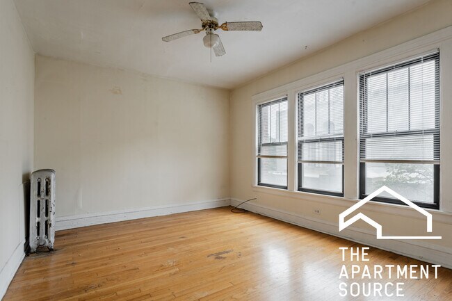 Building Photo - 512 W Cornelia Ave