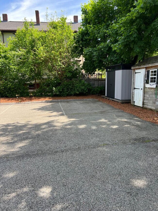 Building Photo - AVAILABLE NOW! Elegant 3-Bed Condo in Prim...