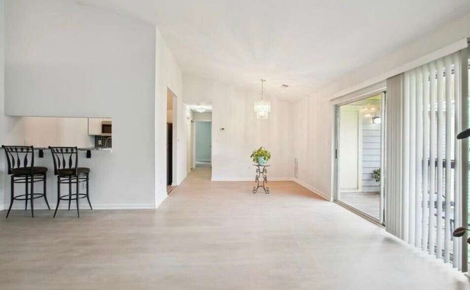 Building Photo - 116 Water Fountain Way