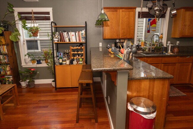 Building Photo - *Beautiful Ballard Townhome with Spacious Fenced Yard & Attached Garage FOR RENT* Available for M...