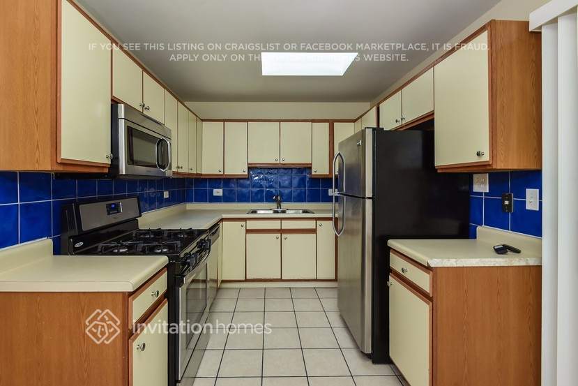 Building Photo - 104 N Elm Ln