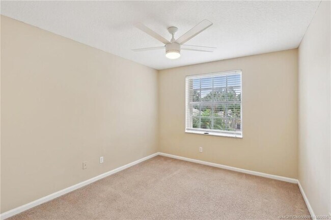 Building Photo - 907 SE Westminster Pl