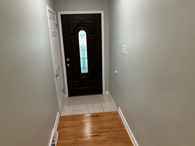 Building Photo - 3754 Hi Villa Dr