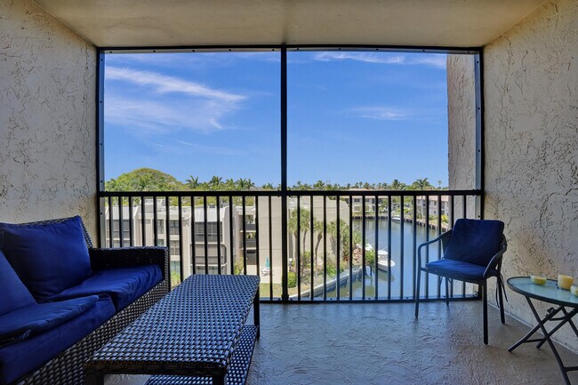 Building Photo - 6 Royal Palm Way