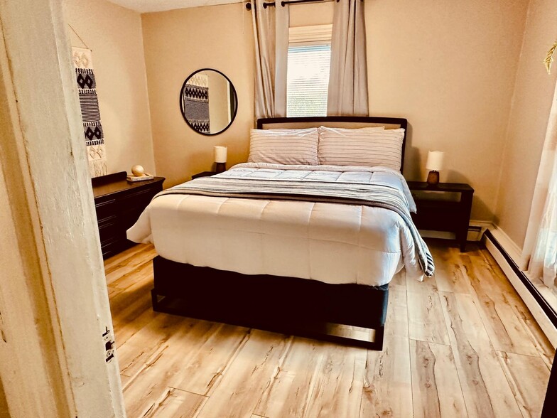 Building Photo - 46 Dillingham St