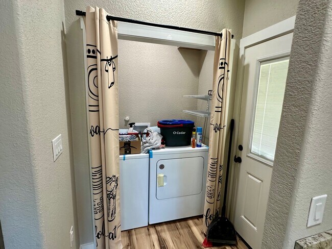 Building Photo - 1518 Sioux Trail