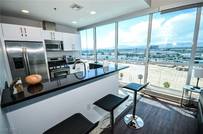 Building Photo - 4525 Dean Martin Dr