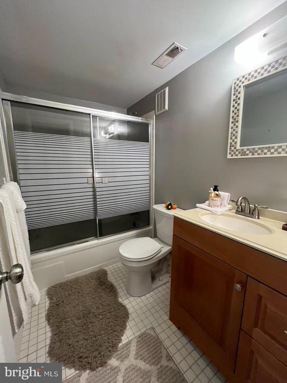 Building Photo - 102 Dudley Ave