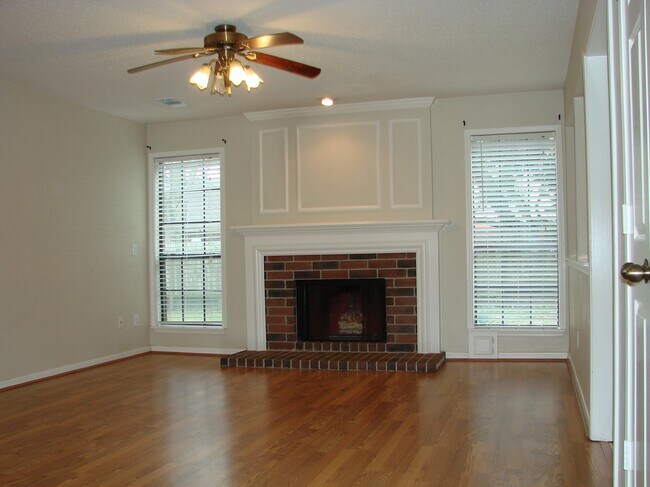 Building Photo - 462 Everington Dr