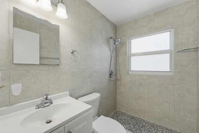 Building Photo - "Charming 2-Bedroom Duplex Retreat in North Port!"