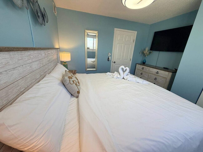 Building Photo - 8743 Thomas Dr