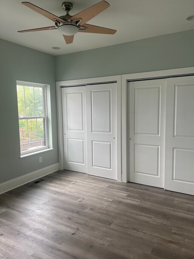 Bedroom - 1059 Hosbrook St