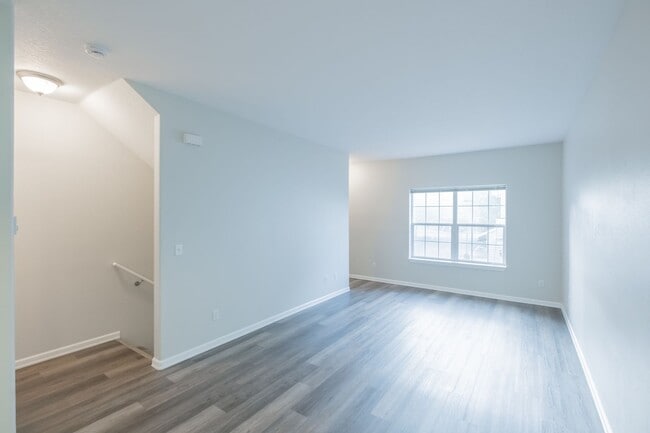 Building Photo - Stylish 2-Bedroom Condo Near OSU – Spaciou...