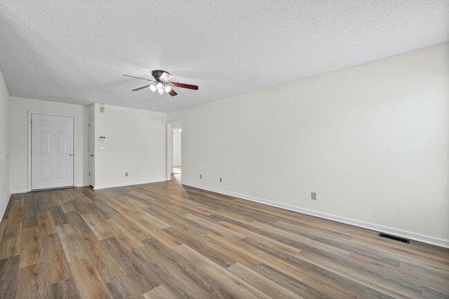 Building Photo - 3269 Tabby Dr