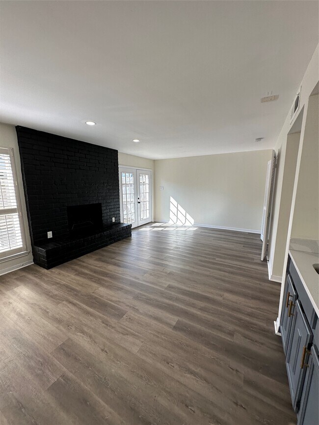 Building Photo - 10378 Briar Forest Dr