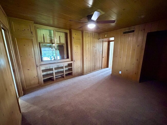 Building Photo - 10433 S Bethel Ave