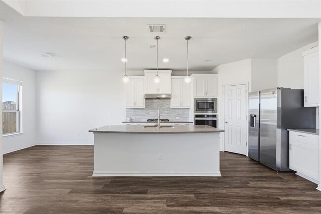 Building Photo - 3200 Hidalgo Loop