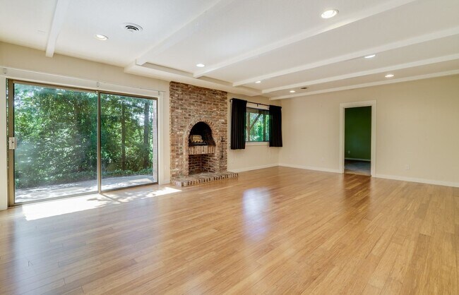 Building Photo - 4Bed, 3Bath Home in West Slope / Raleigh H...