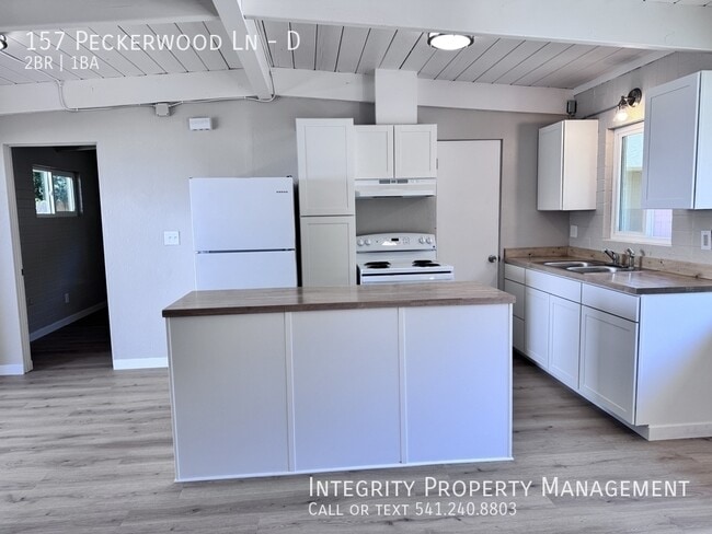Building Photo - 157 Peckerwood Ln