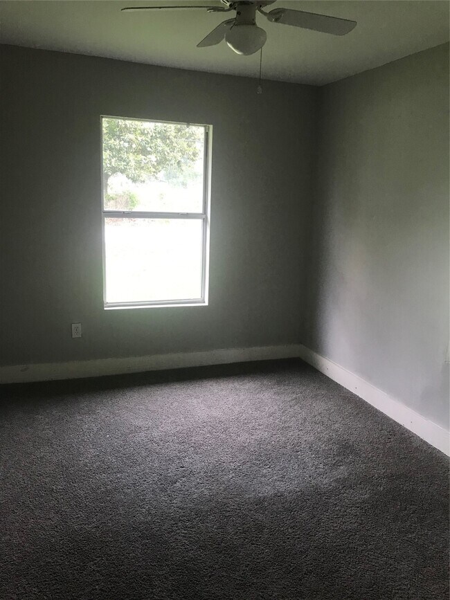 Building Photo - 1728 Kansas St