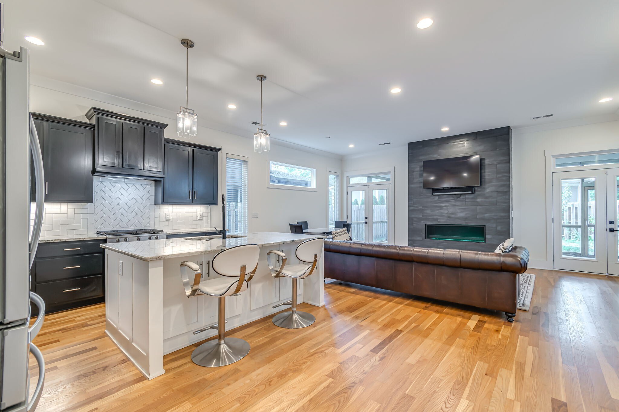 Building Photo - 1611B Cahal Ave