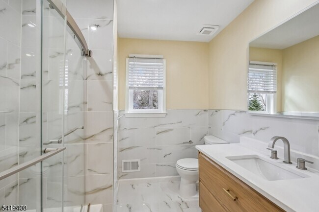 Building Photo - 215 Summit Ave