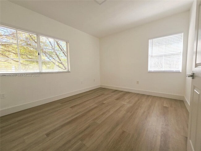 Building Photo - 2564 Centergate Dr