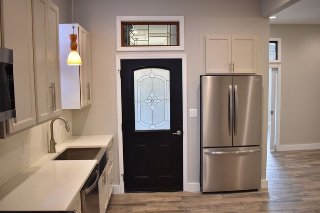 Building Photo - Newly Renovated Duplex in the Hill