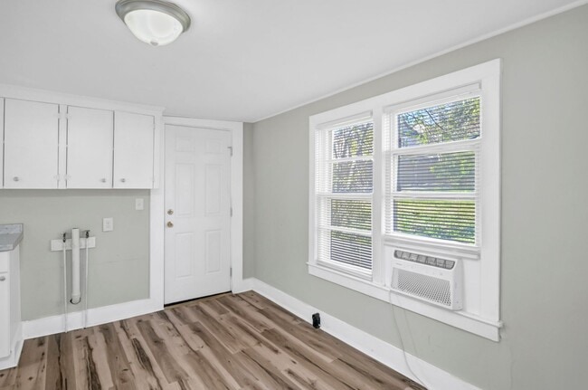 Building Photo - Beautiful historic home for rent in The Av...