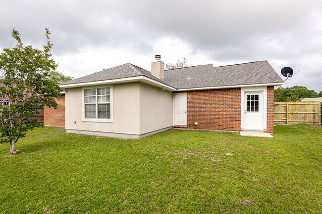 Building Photo - 602 Ronda Ln