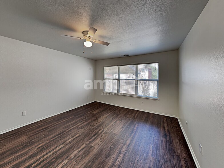 Building Photo - 5820 Bridal Trl