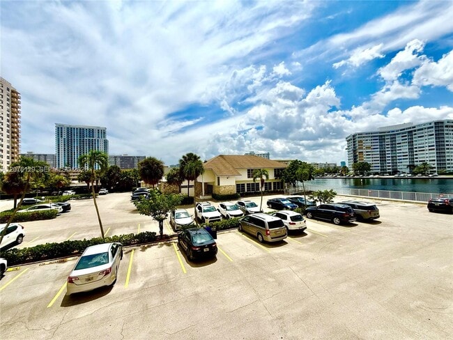 Building Photo - 1833 S Ocean Dr