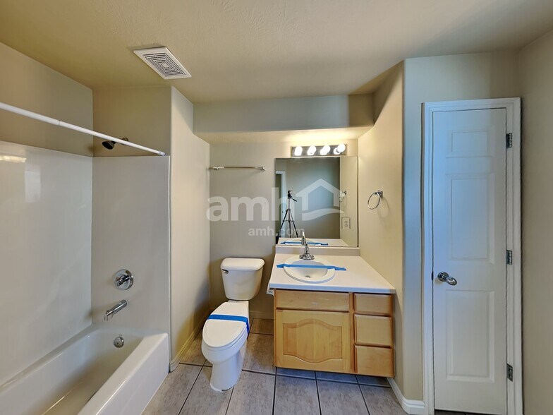 Building Photo - 1526 N 250 W