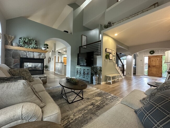 Building Photo - 442 Mediterranean Way