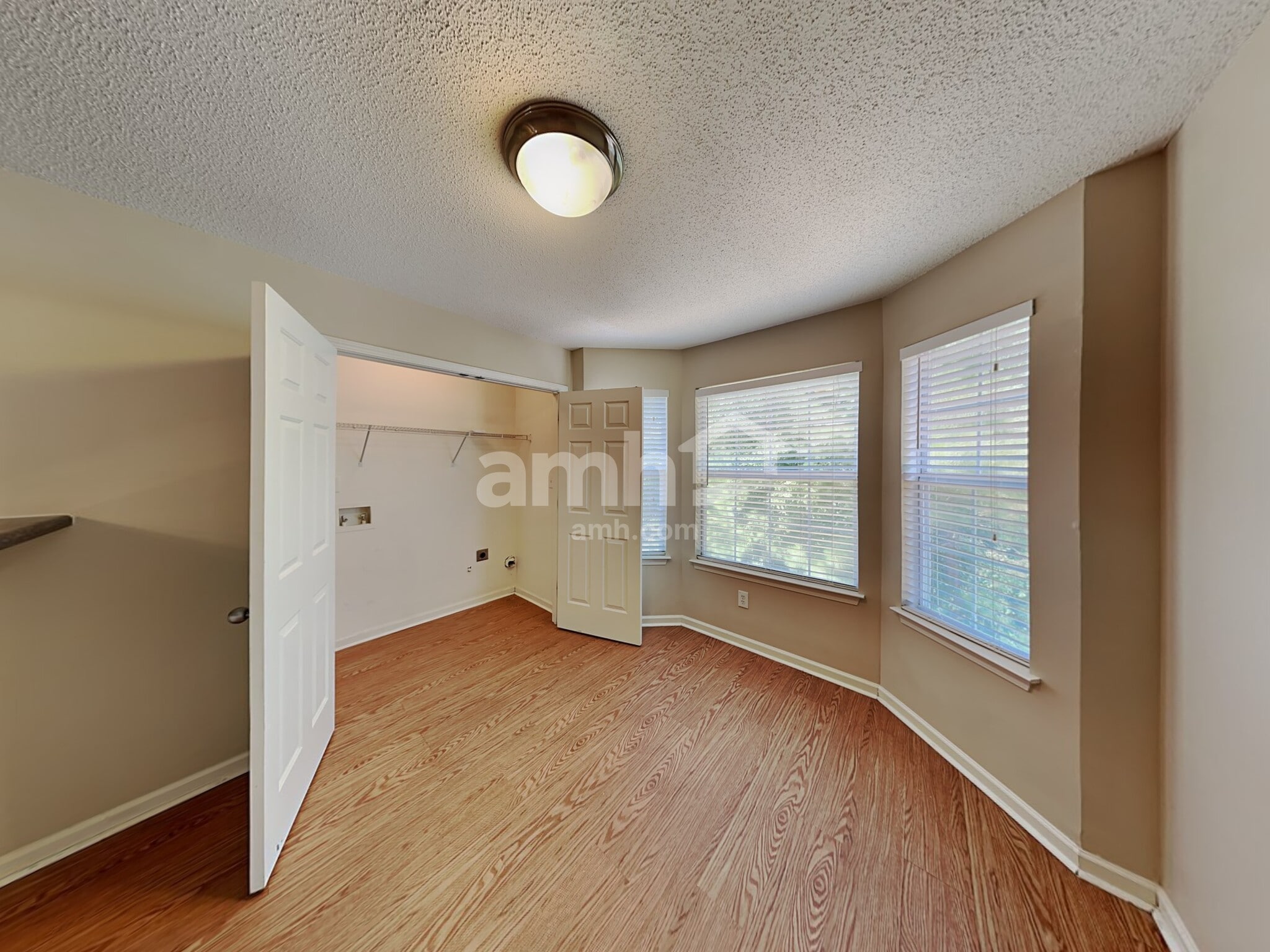 Building Photo - 3094 Lonetree Point