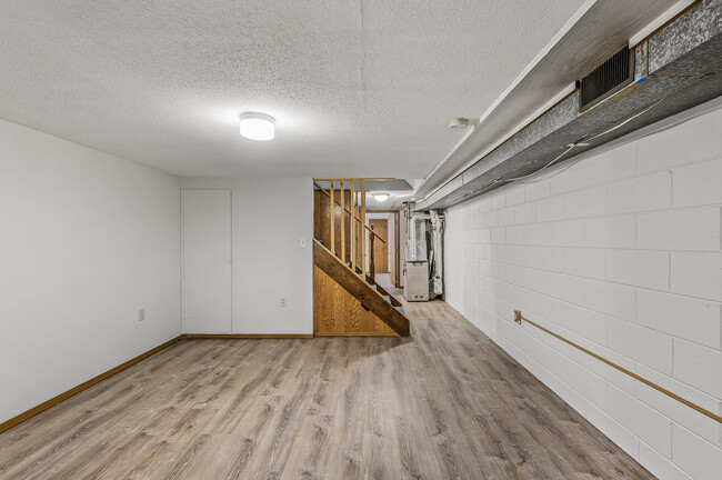Building Photo - 841 25th Ave SE