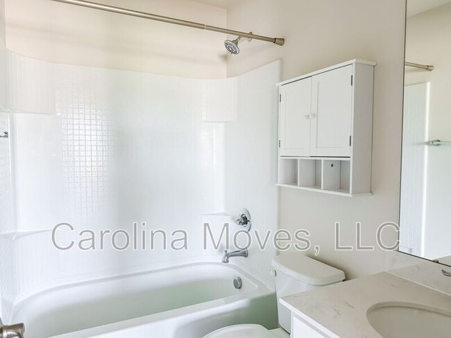 Building Photo - 2 Willomere Wy