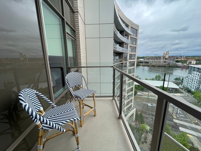 Building Photo - Incredible 1Bd/1Ba Fully Furnished Condo in the Pearl!!!! Corner Unit with Spectacular Views & Ga...