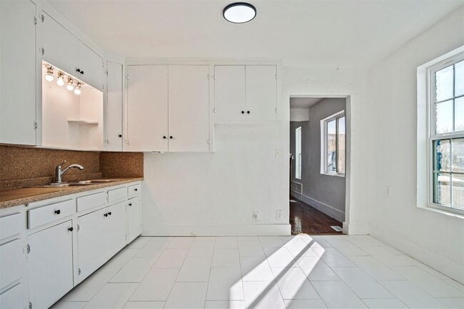 Building Photo - 609 SW 30th St