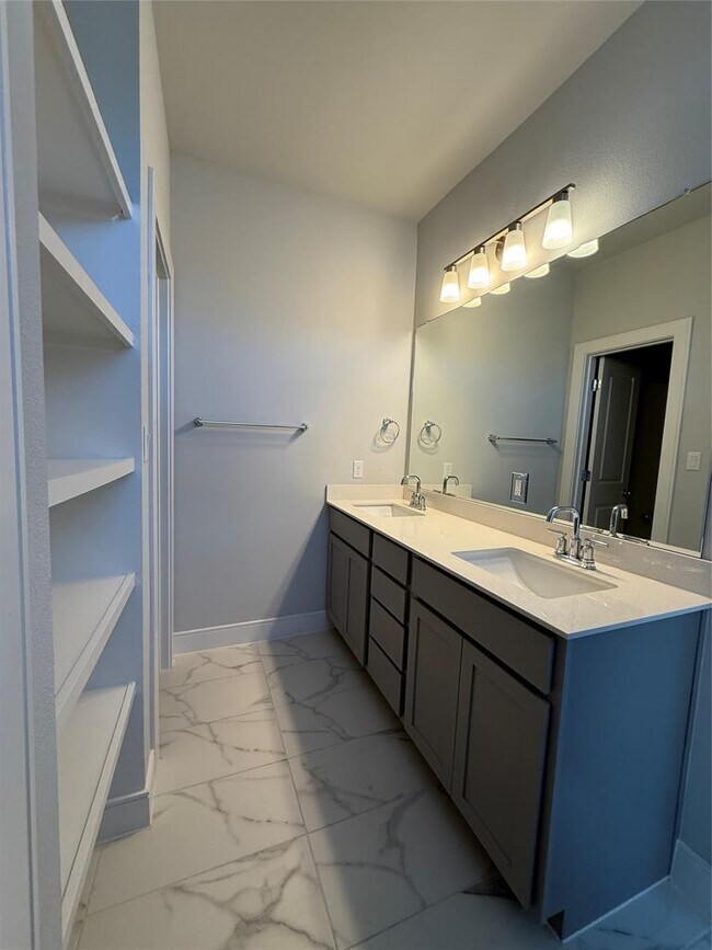 Building Photo - 2200 Grenache Dr