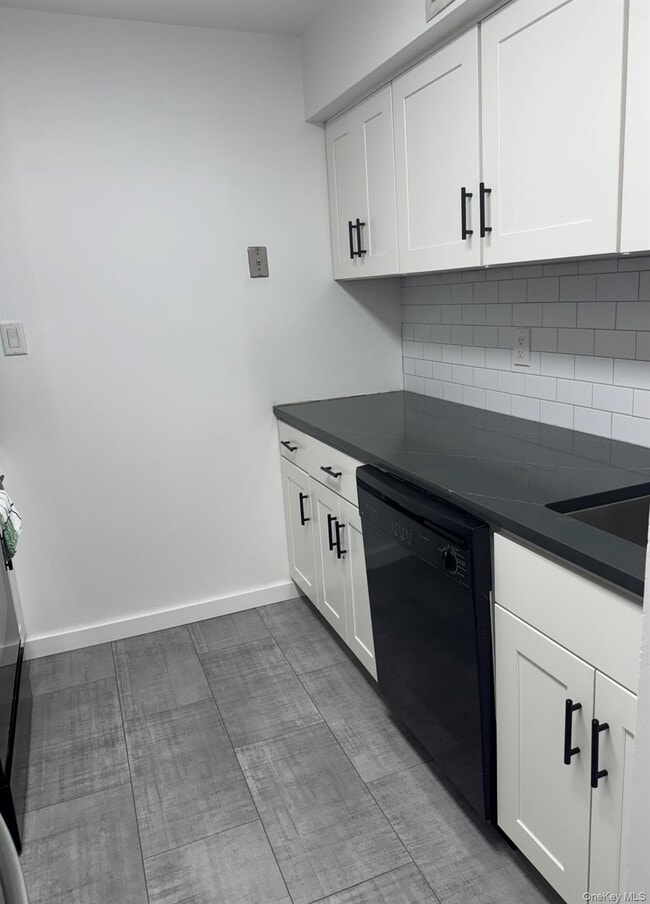 Building Photo - 235 W Park Ave