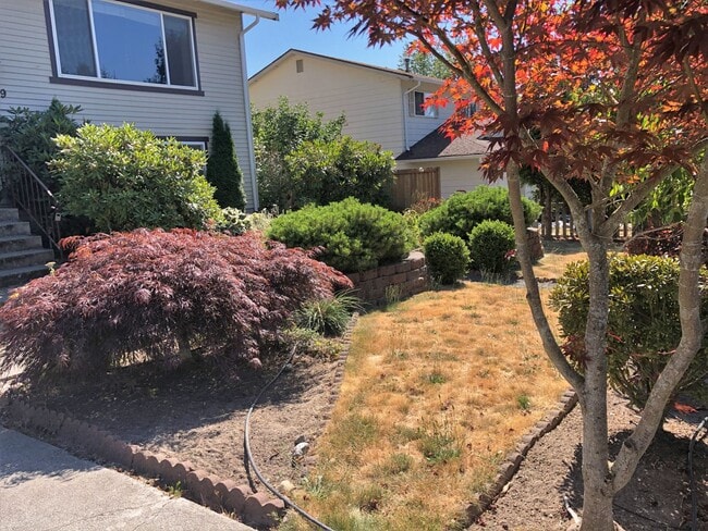 Building Photo - Fantastic Kirkland Home Available with Lar...