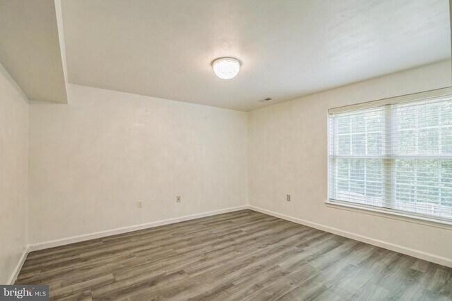 Building Photo - 3003 Mediterranean Dr