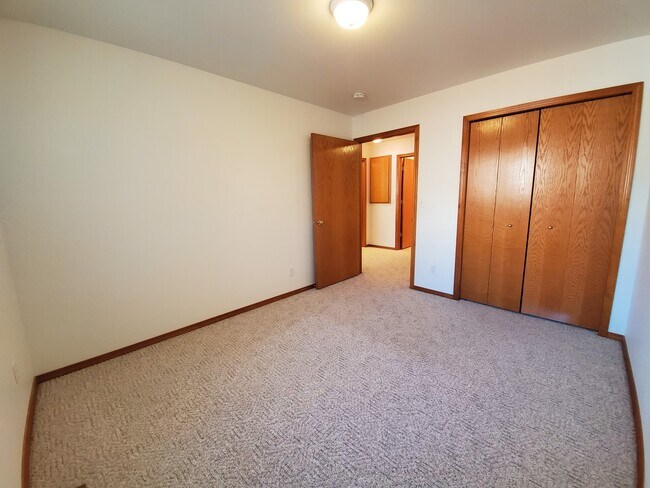 Building Photo - 810 S Dawes St