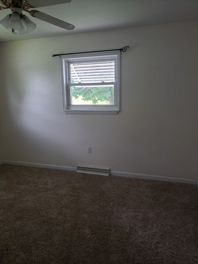 Building Photo - Beautiful Single Family Home