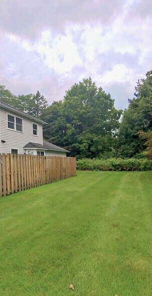 Building Photo - 968 Emily Ln