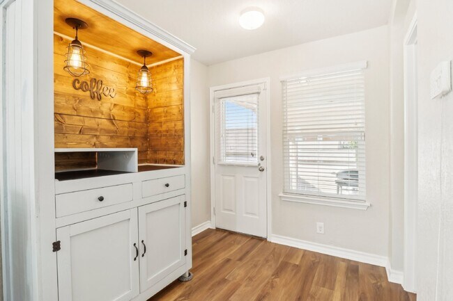 Building Photo - "Charming 4-Bedroom Oasis with custom fini...