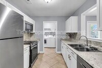 Building Photo - 206 Pine Shadow Dr