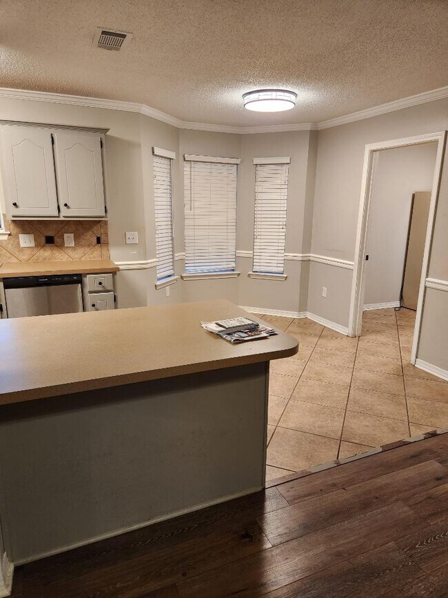 Building Photo - 9321 Champion Cir S